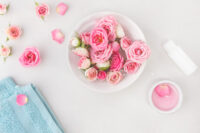 Acqua di rose: proprietà e benefici per la bellezza