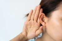 Perdita dell’udito: cause, sintomi e rimedi